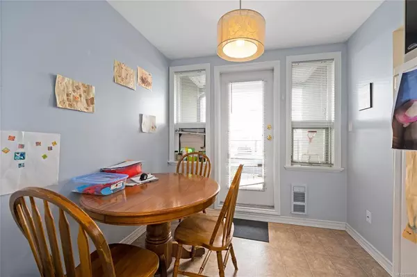 Nanaimo, BC V9R 2N4,327 Prideaux St #203