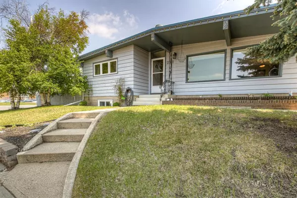 Calgary, AB T3E 6A3,2311 Maunsell DR NE