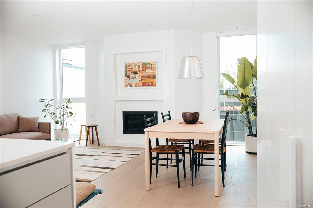 Victoria, BC V8V 2H7,430 Parry St #403