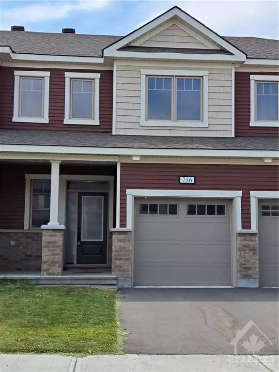 Stittsville, ON K2S 0V5,716 DERREEN AVE