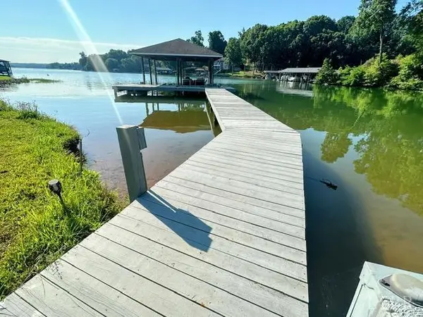 Moneta, VA 24121,3654 Bluewater DR