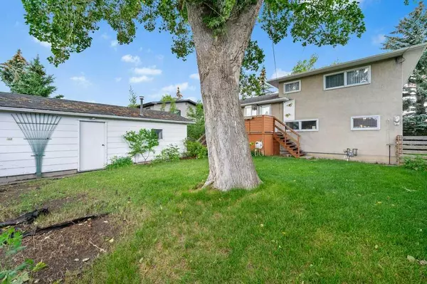 Calgary, AB T2L 1P3,4124 26 ST NW