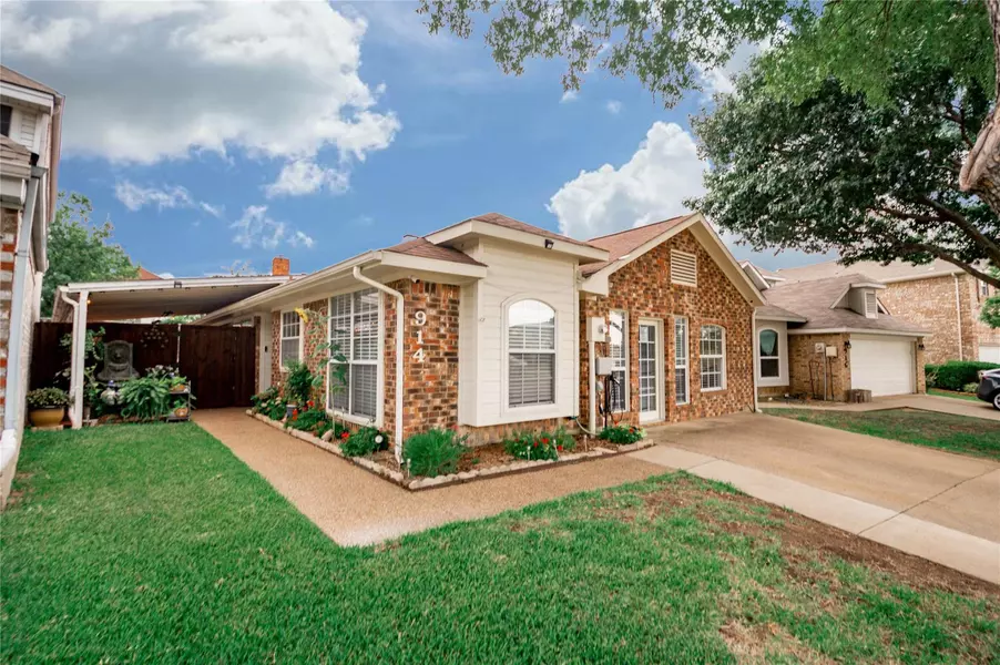 914 Plantation Drive, Lewisville, TX 75067