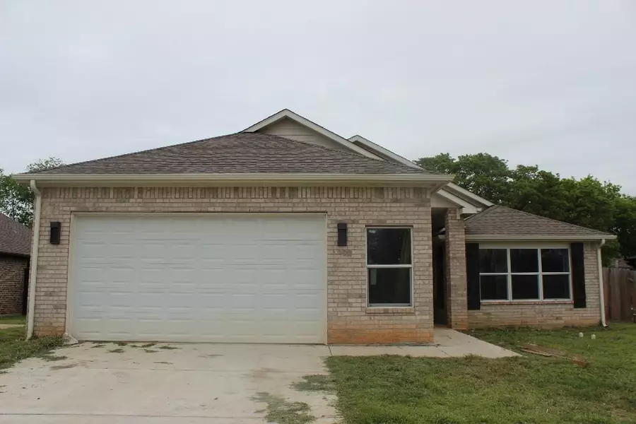 722 W Sherman Drive, Aubrey, TX 76227