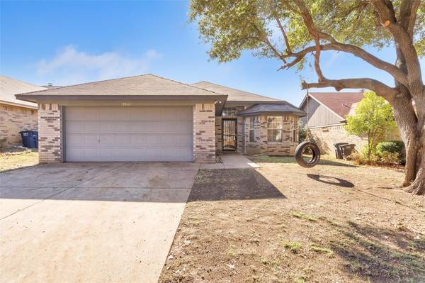 5821 Stone Meadow Lane, Fort Worth, TX 76179