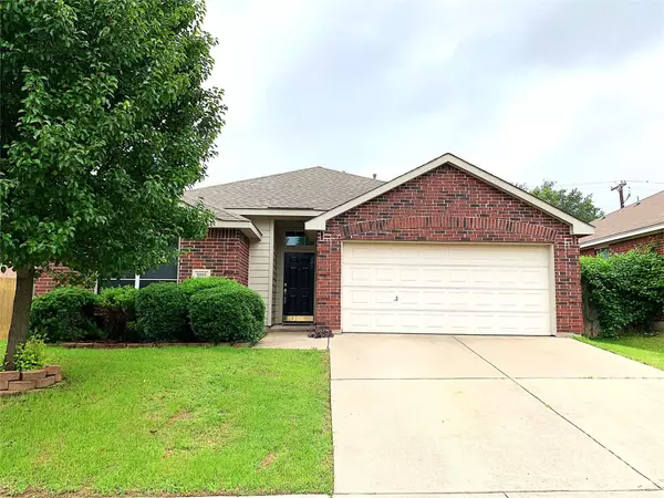 5005 Bedfordshire Drive, Fort Worth, TX 76135