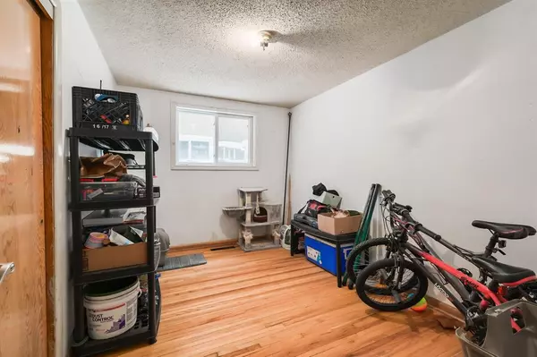 Calgary, AB T2T4S3,2311 17A ST SW #1