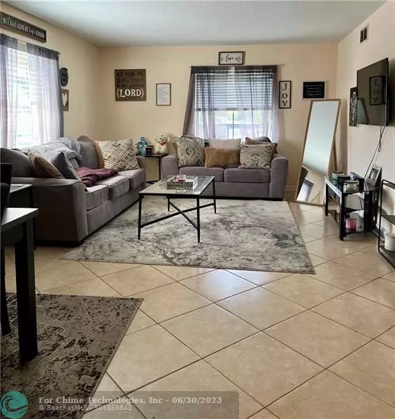 Deerfield Beach, FL 33441,475 SE 8th St  #213