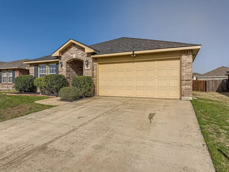 5812 Mirror Ridge Drive, Fort Worth, TX 76179