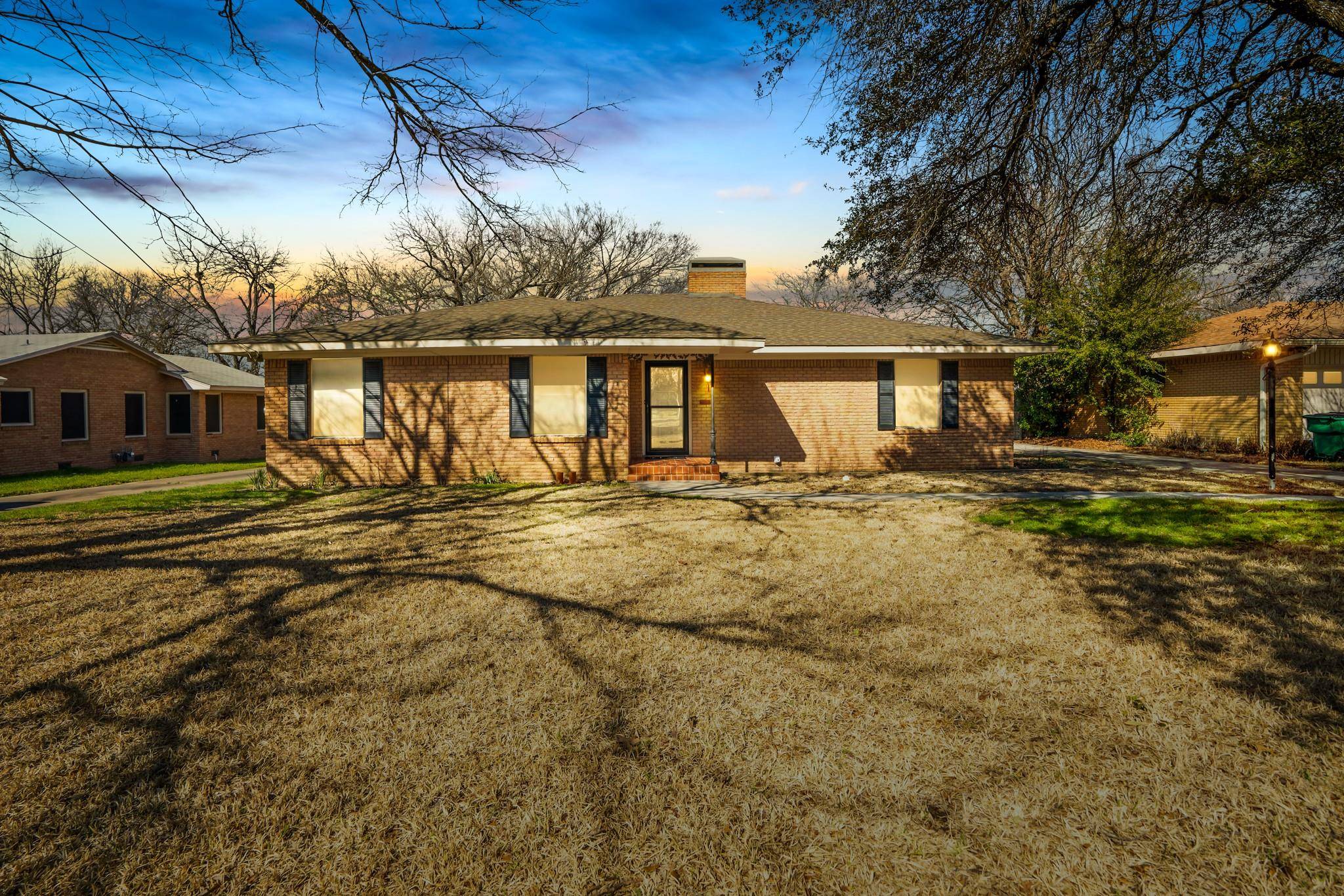 1207 E Elm Street, Hillsboro, TX 76645