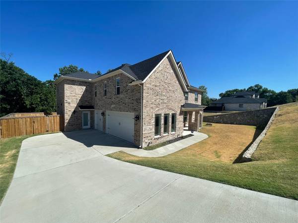 1649 Carriage Creek Drive, Desoto, TX 75115