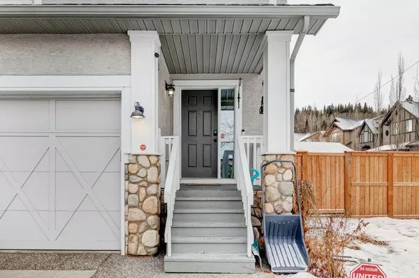 Calgary, AB T3B 6A4,93 Valley Woods LNDG NW