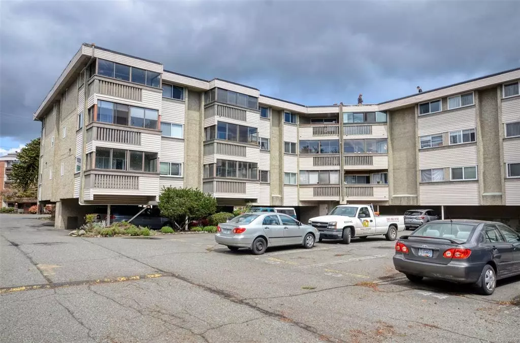 Victoria, BC V8T 2C1,1525 Hillside Ave #306