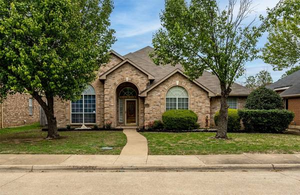 1042 Essex Drive, Cedar Hill, TX 75104