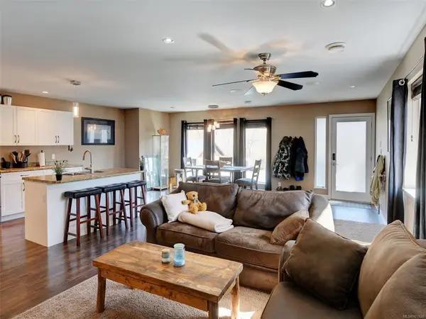 Langford, BC V9B 6H3,674 Goldie Ave