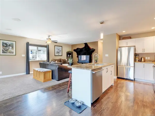 Langford, BC V9B 6H3,674 Goldie Ave