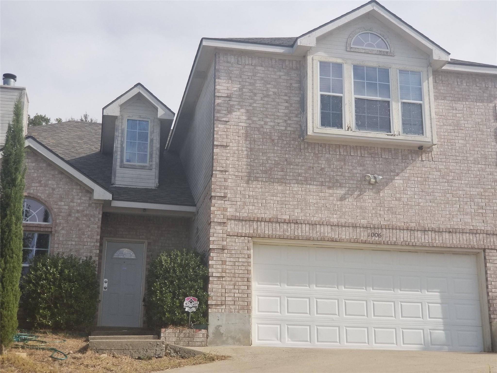 1006 Gallant Fox Drive, Dallas, TX 75211