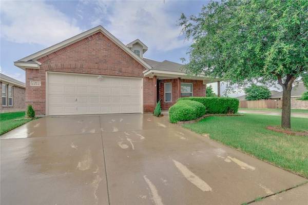 1228 Boxwood Drive, Crowley, TX 76036