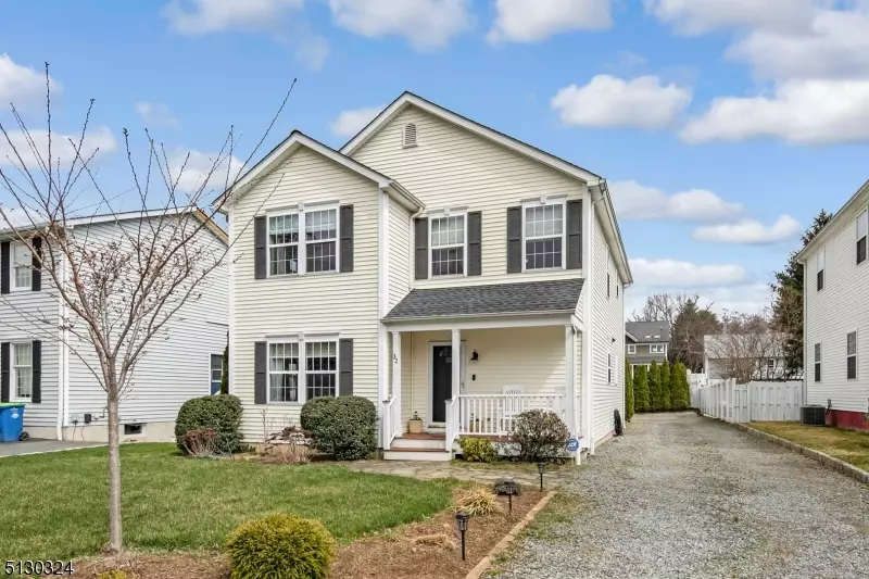 Bernardsville Boro, NJ 07924,32 Maple St