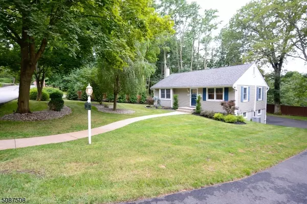 26 Maysenger Rd, Mahwah Twp., NJ 07430