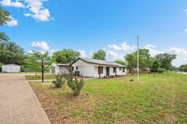 232 E Brian Street,  Burleson,  TX 76028