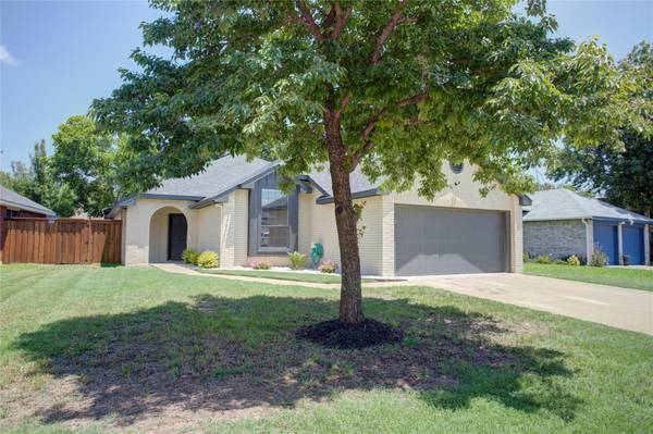 311 Mahogany Drive, Arlington, TX 76018