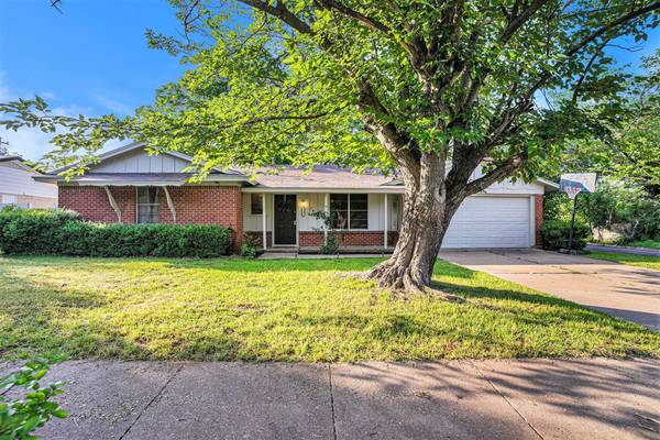 1317 Roberts Avenue, Cleburne, TX 76033