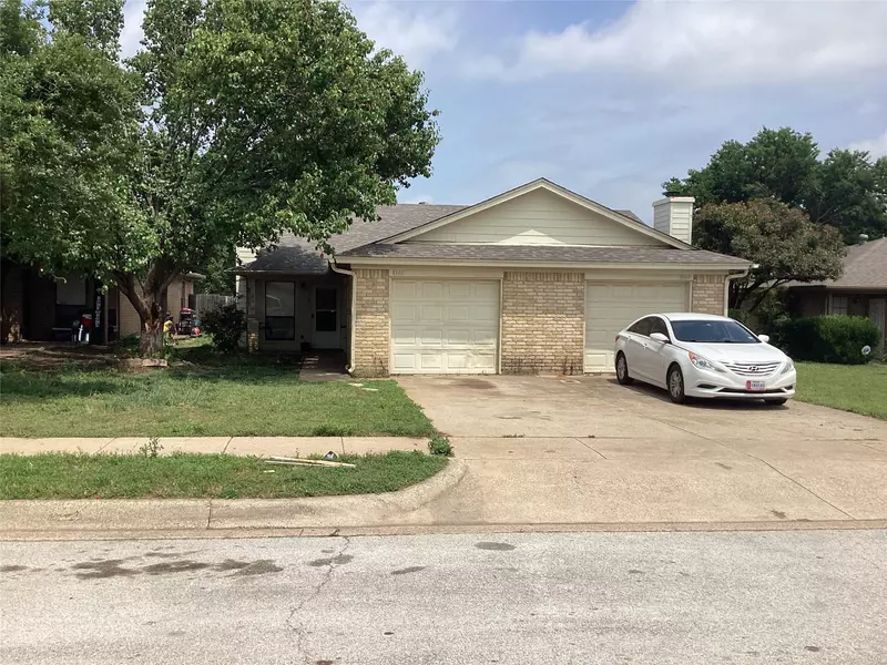 1144 Landsdale Lane, Saginaw, TX 76179