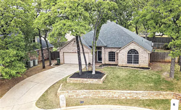 905 Forest Hollow Drive, Hurst, TX 76053