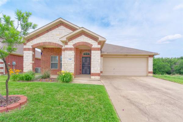 1202 Varacruz Drive, Arlington, TX 76010