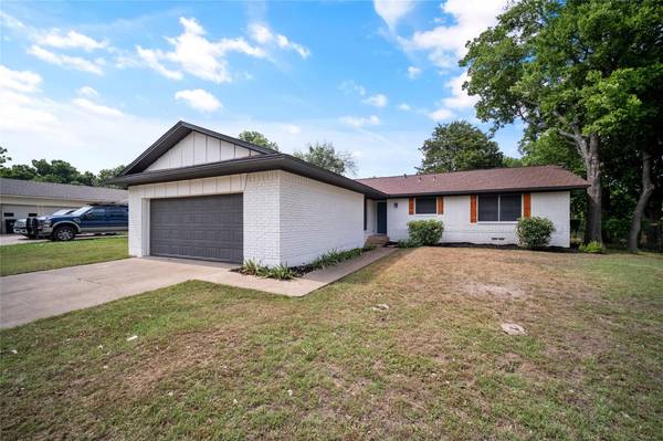 419 Dalton Drive, Desoto, TX 75115