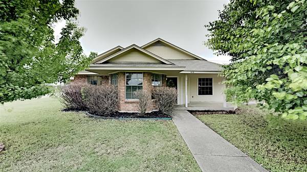 513 E Robin Court, Desoto, TX 75115