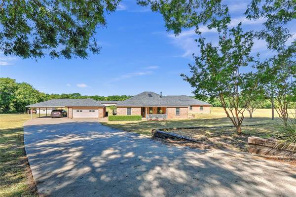 577 Darwin Road, Whitewright, TX 75491