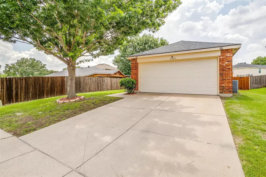 4828 Waterford Drive, Fort Worth, TX 76179