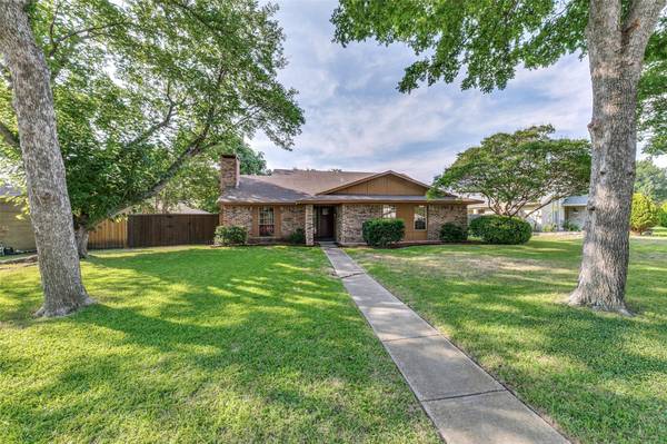 2128 Wheaton Drive, Richardson, TX 75081