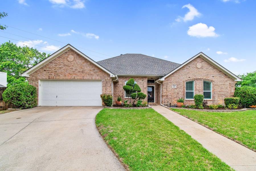 2701 Cedar Springs Court, Bedford, TX 76021