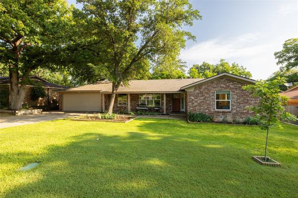 708 Edgehill Drive, Hurst, TX 76053