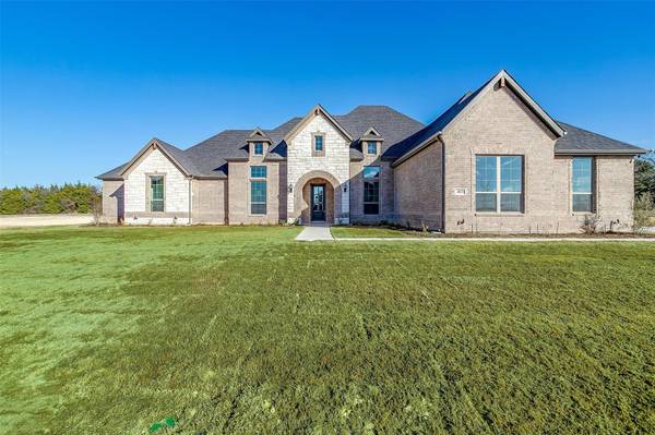 4033 Nola Drive, Midlothian, TX 76065