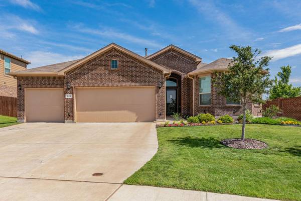 584 Lindisfarne Lane, Saginaw, TX 76131