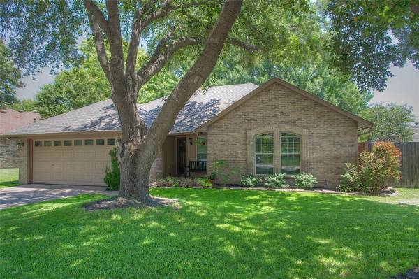 1337 Blanco Court, Benbrook, TX 76126