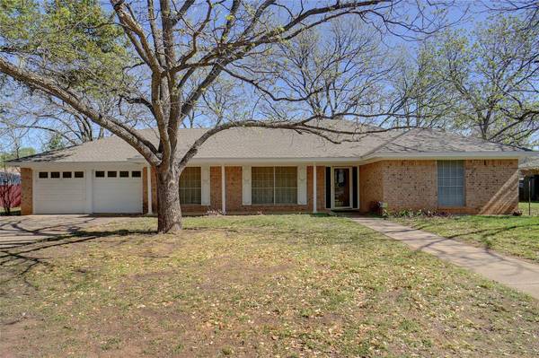 3003 S Murco Drive, Mineral Wells, TX 76067