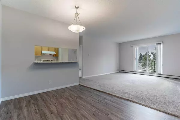 Calgary, AB T2K 7H1,2022 Canyon Meadows DR SE #316