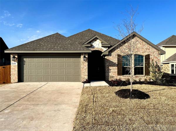 1305 Fox Glen Trail, Crowley, TX 76036