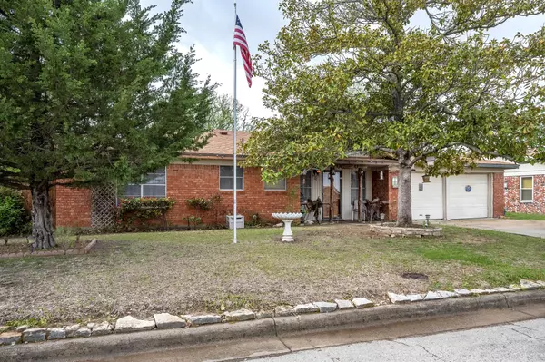 714 E 4th Street, Weatherford, TX 76086