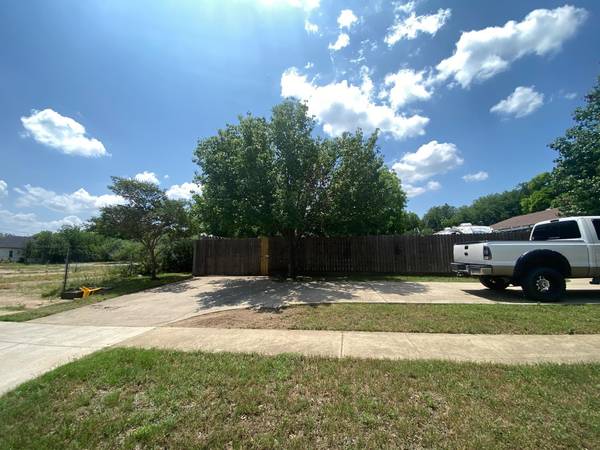 3624 Meadowbrook Drive, Fort Worth, TX 76103