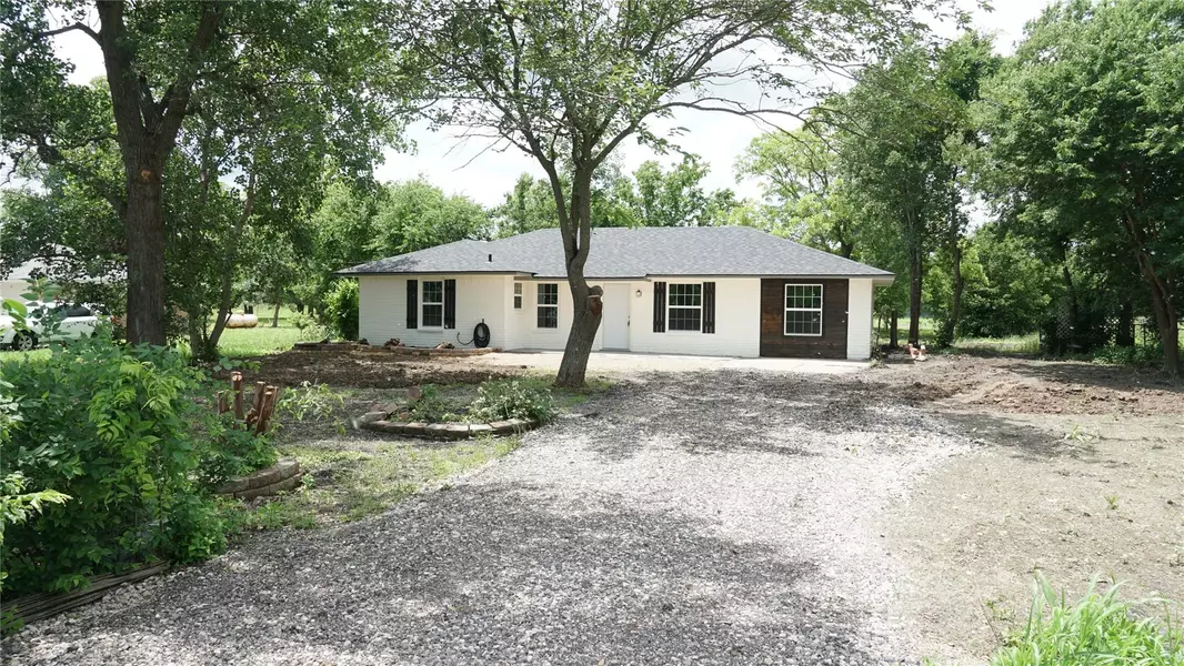 808 Gibson Road, Waxahachie, TX 75165