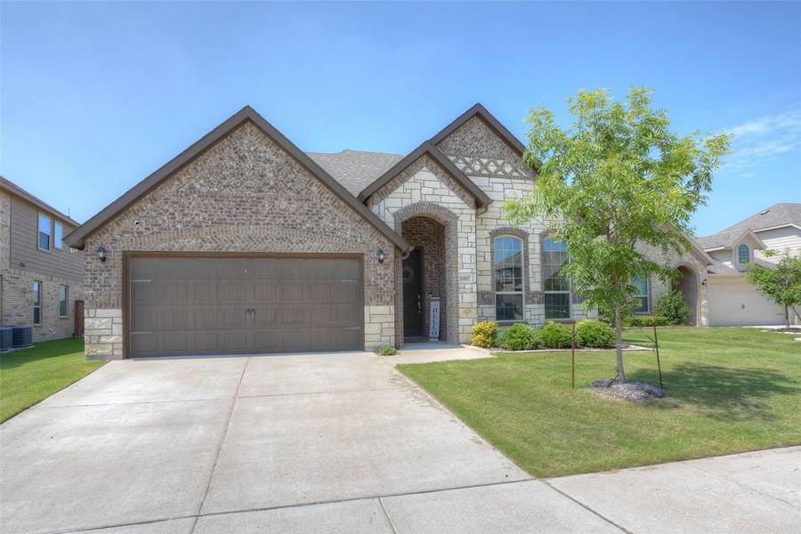 11817 Dixon Drive, Fort Worth, TX 76108