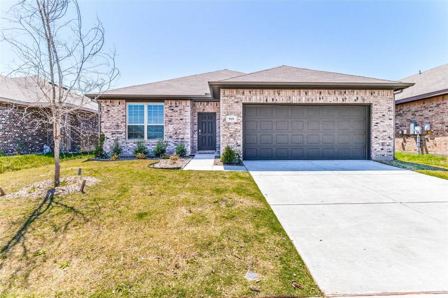 919 Hurstwood Drive, Van Alstyne, TX 75495