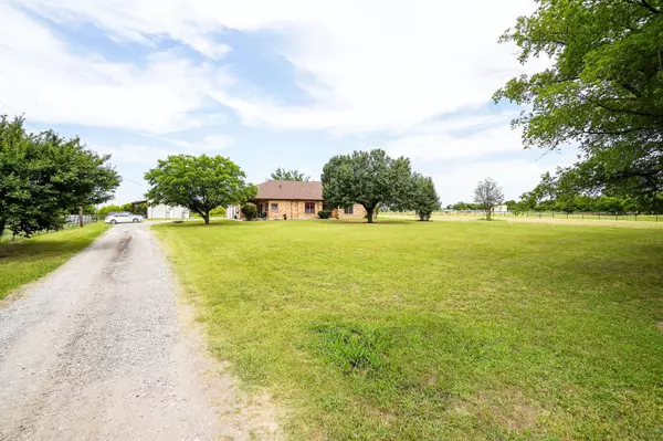 Justin, TX 76247,5898 Saddle Court