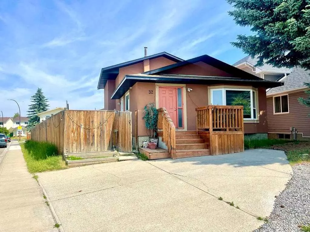 Calgary, AB T3J 2S9,32 Martingrove Mews NE